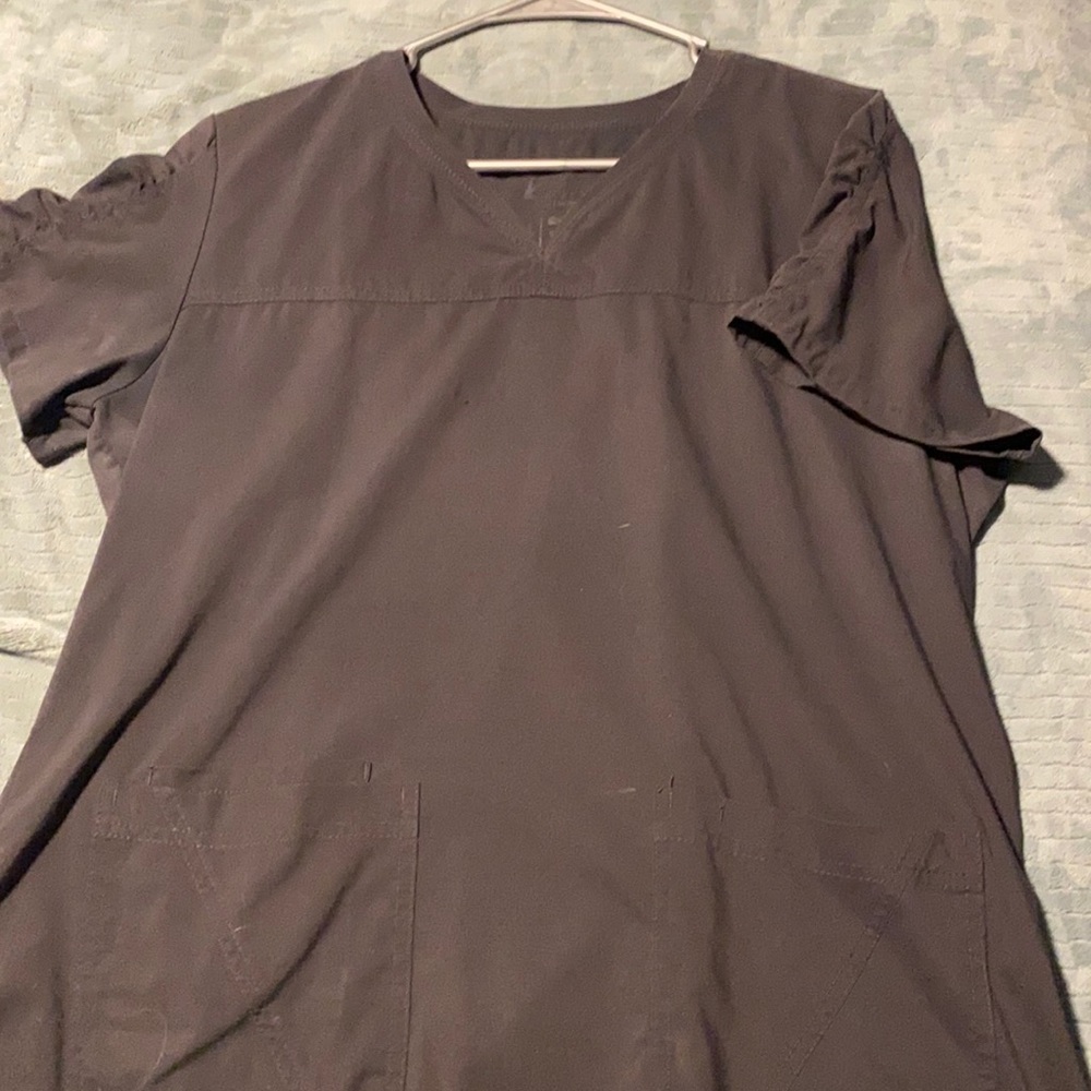 Soft and comfortable scrub top